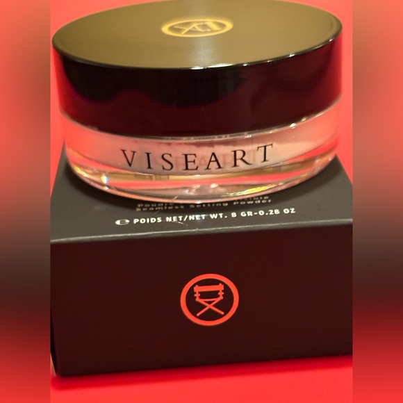 VISEART Translucent Setting Powder creates soft matte finish for all complexions - Picture 2 of 8
